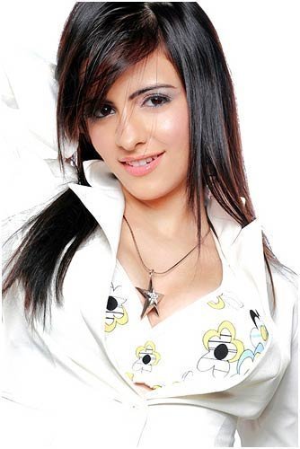 lady  - beautiful lady wat do u think about her beauty, i like her beauty she is excelent in his personality do u like that girl