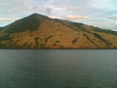 alor1 - alor island from ship