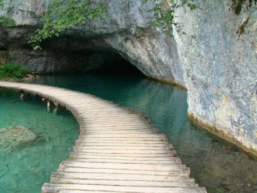 waterfalls - photos of the cherrapunji waterfalls in india