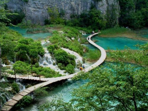 waterfalls - photos of the cherrapunji waterfalls in india