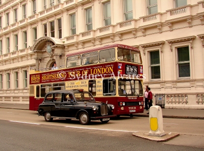 London Tour Bus and Cab - Image of the London Tour Bus along with the London Black Cab