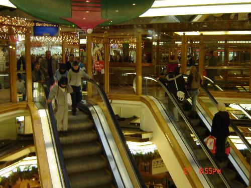 shopping mall - mall in UK