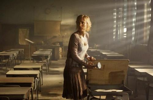 Image 3 - This lady is very dare.She is really fearless.