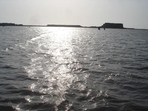 Jaljira Fort Of King Shivaji - Its a beautiful picture of Jaljira fort. its in india near Alibag,Mumbai city. its built by King Shivaji, the Great Maratha  warrior.The fort sorrounded by sea.