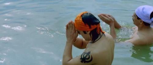 rang de basanti - Daljeet Singh (Aamir) doing rituals in river genges (Ganga)