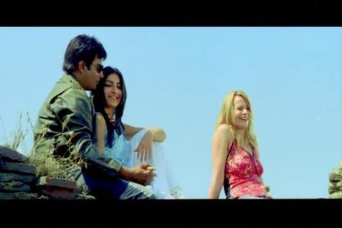 rang de basanti - Mahadevan, Alicia and Soha on a hill
