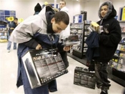 Shortage Game Console in a Year 07' - Shoppers are finding lots of PlayStation 2s and Microsoft Xbox 360s, expected to do well as substitutes for the newest machines that are in short supply.