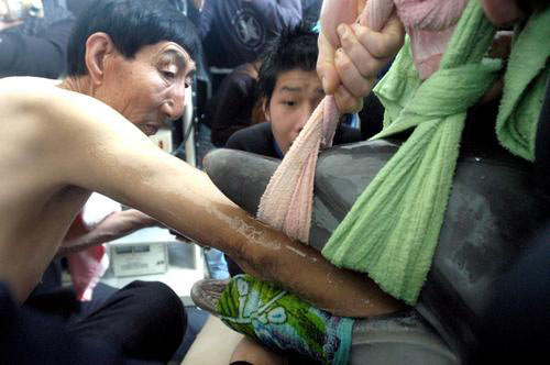 World's Tallest Man - Picture of the World's tallest man. This male is over 7 feet tall!