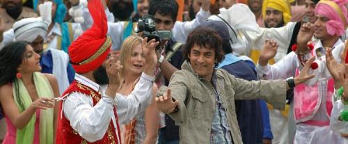 Rang De Basanti - Actors Aamir Khan, Alice Patton and Soha Ali Khan shooting for a song sequence in Punjab for the movie 'Rang De Basanti'.