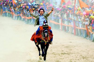 Rang De Basanti - Aamir Khan riding a horse in a song sequence from the movie 'Rang De Basanti'. This scene was later deleted due to the action taken by the animal welfare organizations.