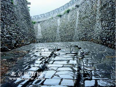 also that wall - that ancient wall again