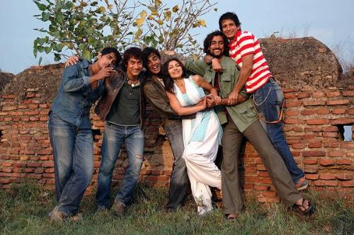Rang De Basanti - All the cast of the movie 'Rang De Basanti'. From leftmost: Siddhart, Aamir Khan, R Madhavan, Soha Ali Khan, Kunal Kapoor and Sharman Joshi.