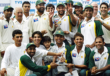 Pakistan Cricket Team - Members of the Pakistan cricket team pose with the trophy after winning the third Test against India to level the series 1-1 in Bangalore on Monday. — Reuters photo