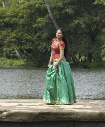 actress1 - actress in a shooting