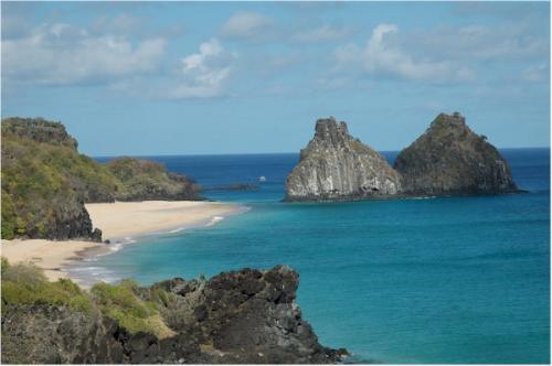 Fernando de Noronha - O Arquipélago de Fernando de Noronha, com seu rico ecossistema e uma beleza natural estonteante, sempre despertou a atenção de povos de todas as partes do planeta, interessados em conhecer de perto esse verdadeiro oásis, que parece perdido em meio à imensidão azul.  The Archipelago of Fernando De Noronha, with its rich ecosystem and a estonteante natural beauty, always despertou the attention of peoples of all the parts of the planet, interested in knowing of close this true oasis, that seems lost in way to the blue imensidão.