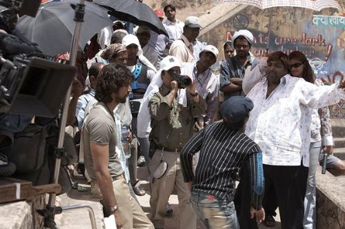 Rang De Basanti - The choreographer explaining the moves to the actors.