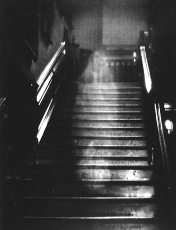 Ghost! - The 'Brown Lady' of Raynham Hall - Truth or fiction??