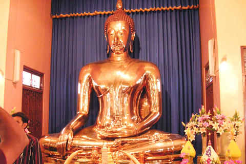 The Golden Buddha at Bangkok - This is the Golden Buddha temple at Bangkok which attracts thousands of visitors daily. The statue is made of pure gold and is estimated to have been done using 2 tonnes of Gold. It is a very revered and worshipped temple in Thailand, with more tha 85% of the population being Buddhists there. The Buddha in a sitting posture is decorated and worshipped daily with incence sticks, flowers, etc.