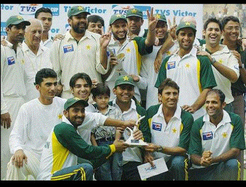 group photo of pakistan cricket team - group photo of pakistan cricket team