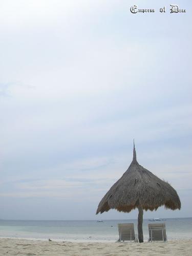 beach hut - Bohol Beach Club baby...love the sand and the huts...hahahahaha...