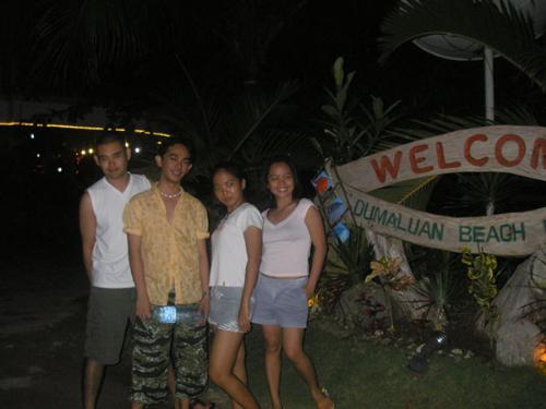 dumaluan - pose for dumaluan beach resort...hahahaha...wit sandy, charisse and ann...
