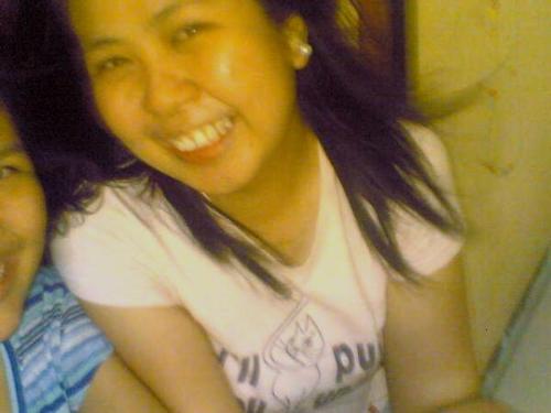 its meee.... - taken from my grandmothers hauz, usin gmy cuz fone.. yellowish isnt it?.. hehe