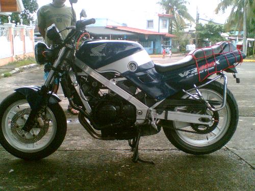VFR400K - Right side view