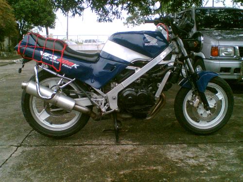 VFR400K - Right side view