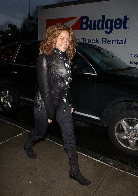 Shakira - Leaves her hotel in New York City on January 31st 2006