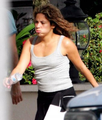 Shakira - Walking with Jaume in Beverly Hills, Ca on February 9, 2006