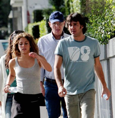 Shakira - Walking with Jaume in Beverly Hills, Ca on February 9, 2006