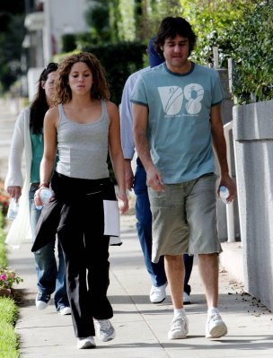 Shakira - Walking with Jaume in Beverly Hills, Ca on February 9, 2006