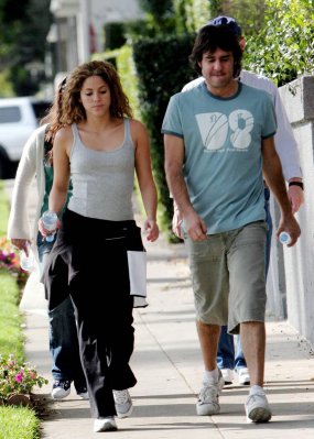 Shakira - Walking with Jaume in Beverly Hills, Ca on February 9, 2006