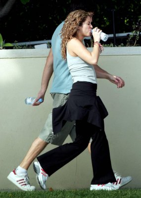 Shakira - Walking with Jaume in Beverly Hills, Ca on February 9, 2006