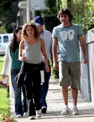 Shakira - Walking with Jaume in Beverly Hills, Ca on February 9, 2006