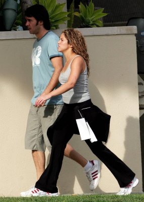 Shakira - Walking with Jaume in Beverly Hills, Ca on February 9, 2006