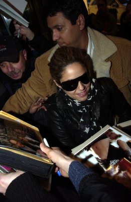 Shakira - Arriving at the Hyatt hotel in Berlin, Germany on March 11, 2006