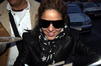Shakira - Arriving at the Hyatt hotel in Berlin, Germany on March 11, 2006