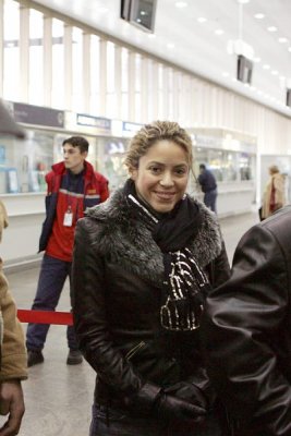 Shakira - Leaving Russia at Sheremetyevo-2 airport on March 11, 2006