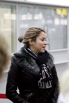 Shakira - Leaving Russia at Sheremetyevo-2 airport on March 11, 2006