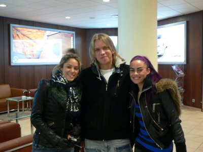 Shakira - With her interpretor in Moscow, Russia on March 11, 2006