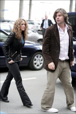 Shakira - Shakira & Antonio take the train to Sevilla on March 23, 2006