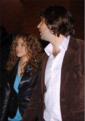 Shakira - Shakira & Antonio take the train to Sevilla on March 23, 2006
