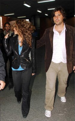 Shakira - Shakira & Antonio take the train to Sevilla on March 23, 2006
