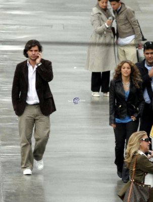 Shakira - Shakira & Antonio take the train to Sevilla on March 23, 2006