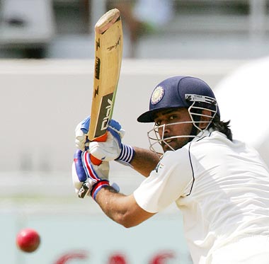 Dhoni&#039;s patient innings in vain  - Dhoni&#039;s patient second innings in the second test in vain
