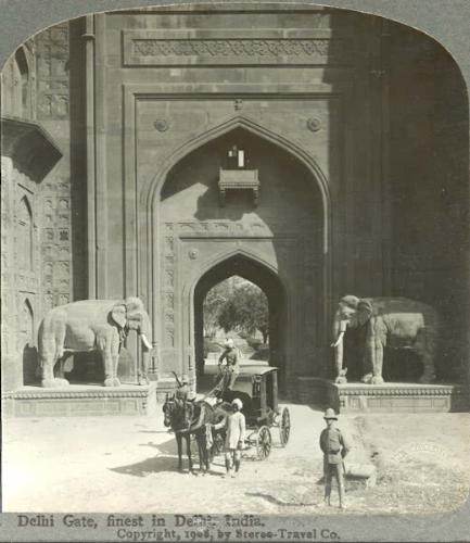 delhi gate-100 years before - these are the pictures taken in india some 100 years before..they are amazing to look at and worth the watch..please have a look if u like lookin into old photos!!