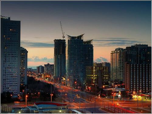 growing city the mississauga - hey this is pic of mississauga which i have take in morning...very nice pic u see morning rays....i like it...mississauga is growing city of ontario country canada