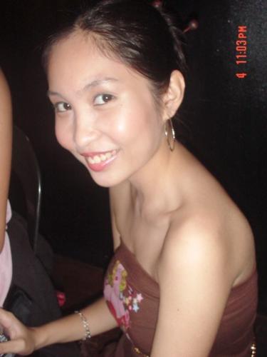 it's hard to be too damn pretty...=) - fun night at roma's debut party, UP Bahay ng Alumni