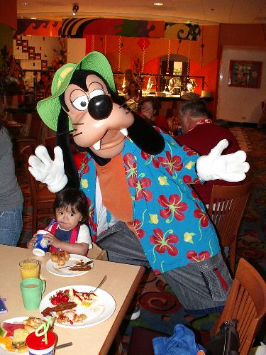 Disney Character Breakfast - Goofy and my youngest girl, my baby doesn't like the characters LOL